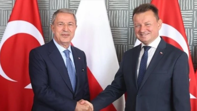 Milli Savunma Bakanı Akar, Polonyalı mevkidaşı Blaszczak ile görüştü