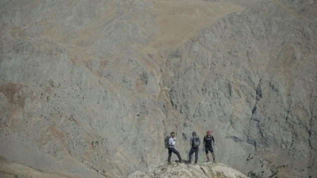 Munzur Dağları'nın zirvelerine dağcılar akın ediyor!