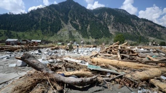 Pakistan'da ölü sayısı bin 545'e çıktı