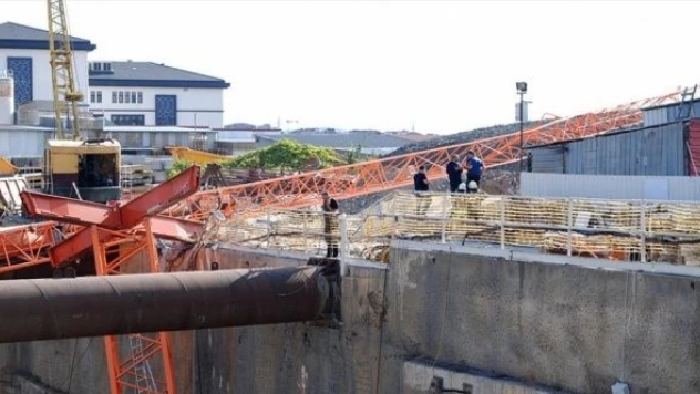 Sancaktepe'de metro inşaatında kule vincinin devrilmesi sonucu 2 kişi öldü