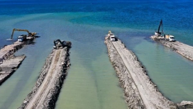 Van Gölü'nün zemininden dip çamuru temizlendi
