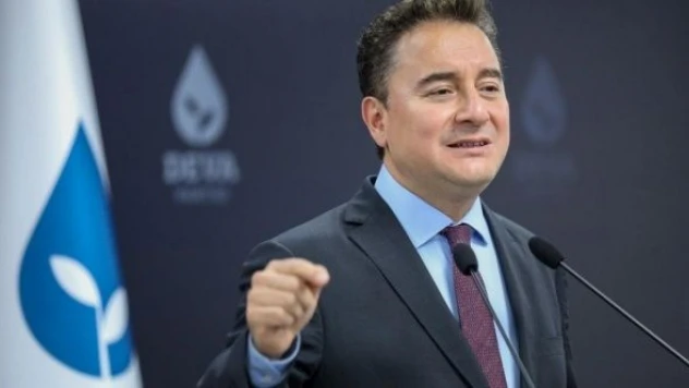 Ali Babacan: &quotAvrupa'yı gezen gençler nasıl otobüs bileti parasına muhtaç oldu?"