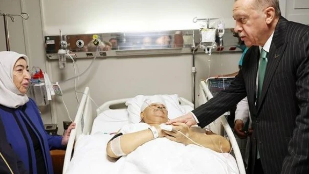 Cumhurbaşkanı Erdoğan, kaza geçiren Binali Yıldırım'ı ziyaret etti