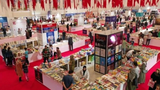 Elazığ Kitap Fuarı ziyaretçi akınına uğruyor!