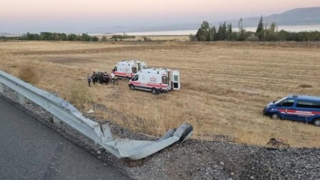 Elazığ'da otomobil devrildi: Ölü ve yaralılar var!