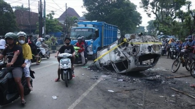 Futbol maçında izdiham: 129 kişi öldü