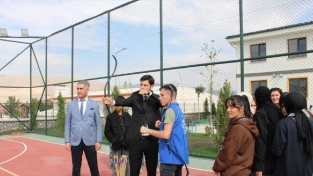 Gönüllü gençler Kale'de buluştu