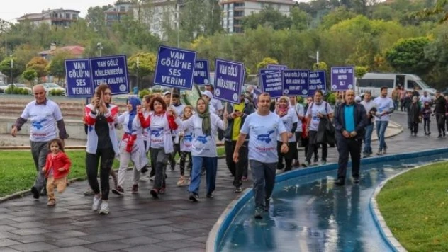 Kadınlar öncülüğünde  Van Gölü yürüyüşü tamamlandı
