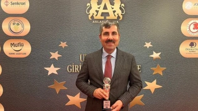 Başkan Feyat Asya'ya 'en başarılı alt yapı projesi' ödülü
