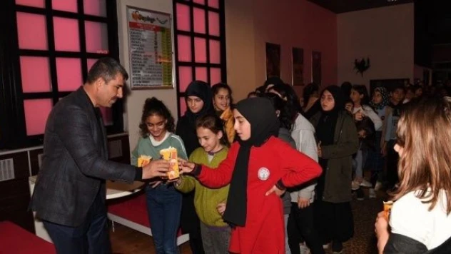 Muş 'ta ortaokul öğrencileri sinemaya doydu