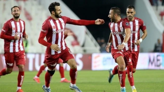Sivasspor 3 puanı 3 golle aldı