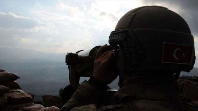 Terör örgütü PKK'dan kaçan bir terörist ikna yoluyla teslim oldu