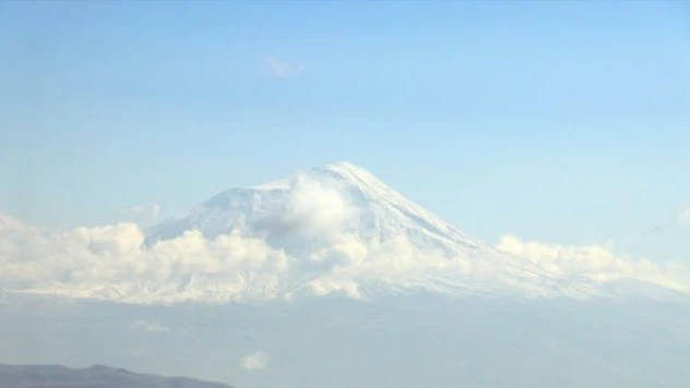 Ağrı Dağı beyaza büründü