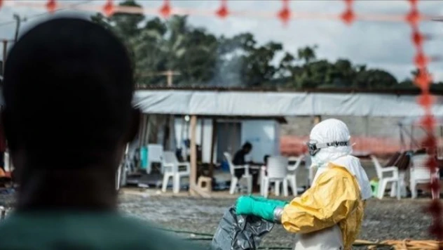 Ebola Uganda'a sıçradı!