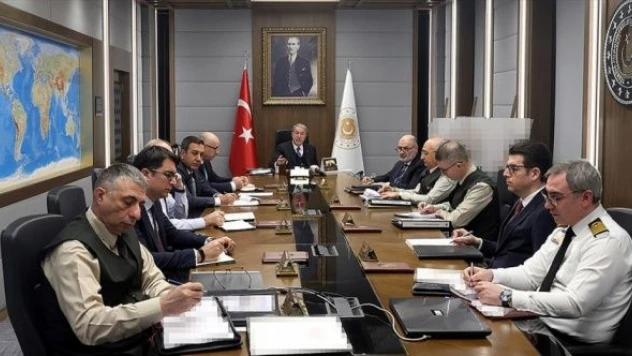 Bakan Akar, TSK komuta kademesi ve birlik komutanlarını toplantıya çağırdı