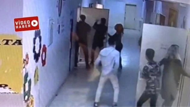 Böyle öğrenci olur mu? Şırnak'ta öğretmeni darp görüntüleri güvenlik kamerasında