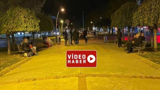 Düzce'de deprem anı güvenlik kameralarına böyle yansıdı