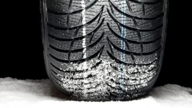 Emniyetten sürücülere kış lastiği uyarısı