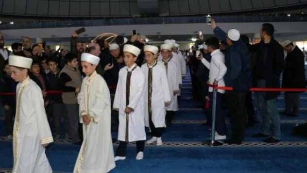 Erzincan'da hafızlık eğitimini tamamlayan  öğrenciler icazetlerini aldı