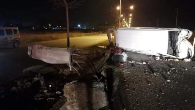 Erzincan'da minibüs devrildi: 5 kişi yaralandı