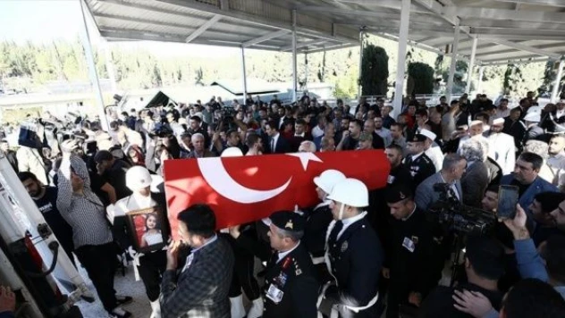 Terör saldırısında hayatını kaybeden baba kızın cenazeleri defnedildi