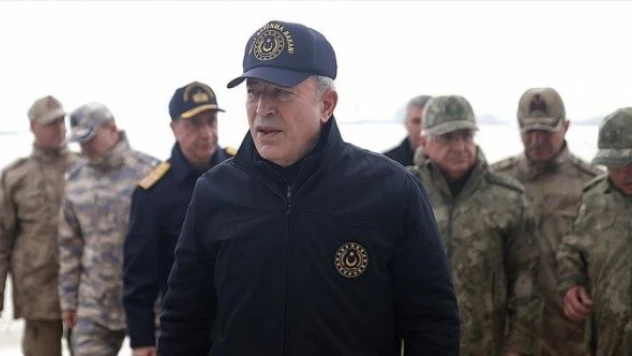 Milli Savunma Bakanı Akar  Irak sınır hattında