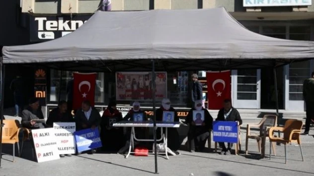 Muş'ta evlat nöbeti devam ediyor!