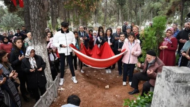 Öğretmenleri, YPG/PKK'lı teröristlerin saldırısında yaşamını yitiren Ayşenur öğretmeni anlattı