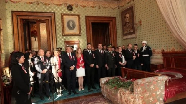 Ümit Özdağ Dolmabahçe'de 10 Kasım törenine katıldı