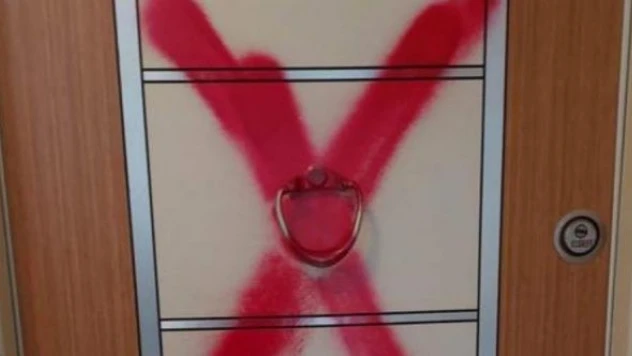 Alevi ailenin kapısındaki kırmızı çarpının sırrı ortaya çıktı