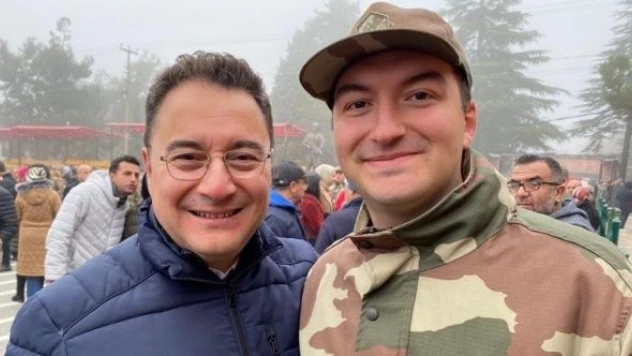 Ali Babacan oğlunun yemin törenine katıldı