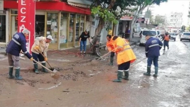 Antalya'da selin izleri siliniyor
