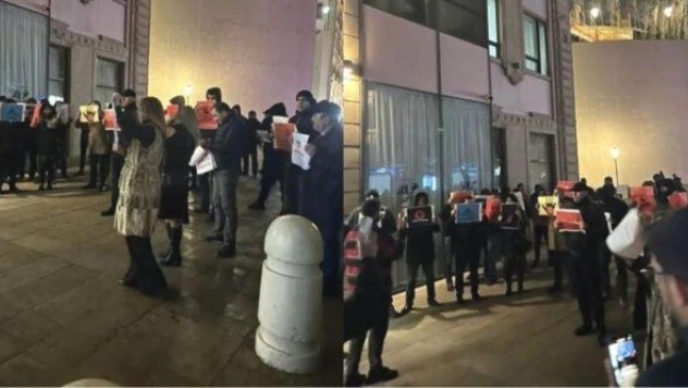 Azeriler Türk askerine destek için sokağa döküldü