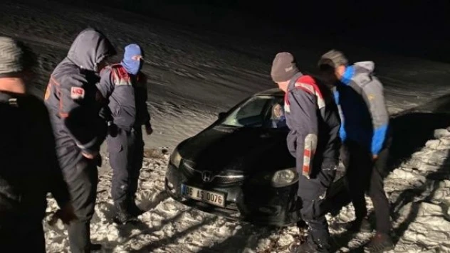 Bayburt'ta mahsur kalan 4 kişi kurtarıldı