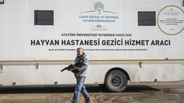 Besiciler ve üniversite öğrencileri 'Hayvan Hastanesi Gezici Hizmet Aracı'ndan memnun