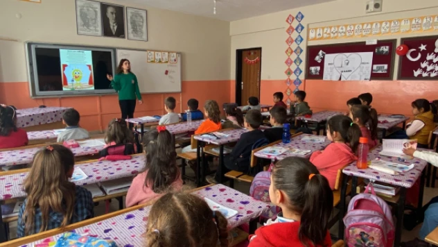 Çocuklar Bitlis Eren Üniversitesi öğrencileriyle doyasıya eğlendi