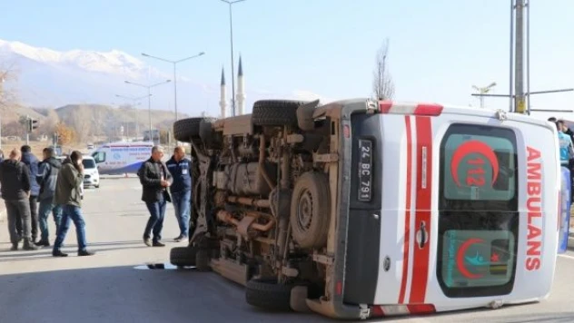 Erzincan'da ambulans kazası: 9 yaralı
