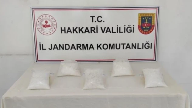 Hakkari'de 5 kilogram sentetik uyuşturucu ele geçirildi