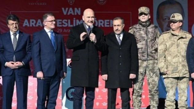 İçişleri Bakanı Soylu, Van'da araç teslim törenine katıldı