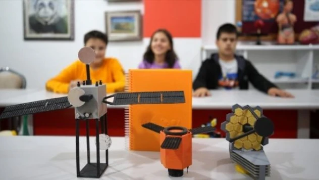 'Kusursuz kulak Bager' ve arkadaşları 'Engelsiz Astronomi Sözlüğü' geliştirdi