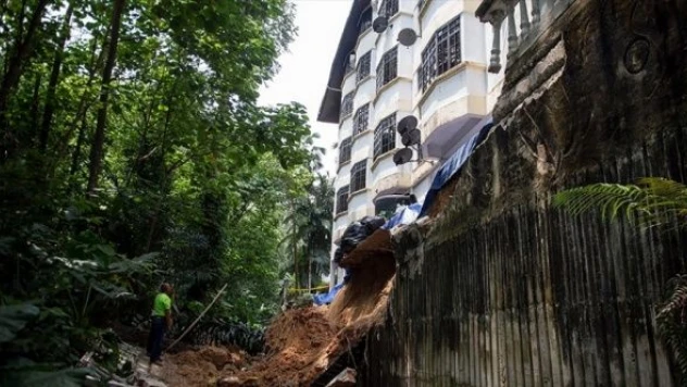 Malezya'da toprak kayması: 16 ölü