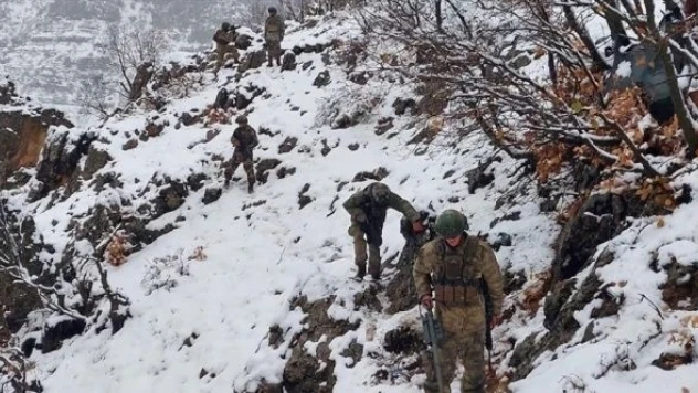 MSB  terörle mücadeleyi sürdüren Mehmetçiğin görüntülerini paylaştı