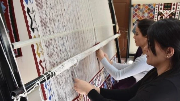 Şırnaklı kadınların dokuduğu halı ve kilimler 4 ülkeden talep görüyor