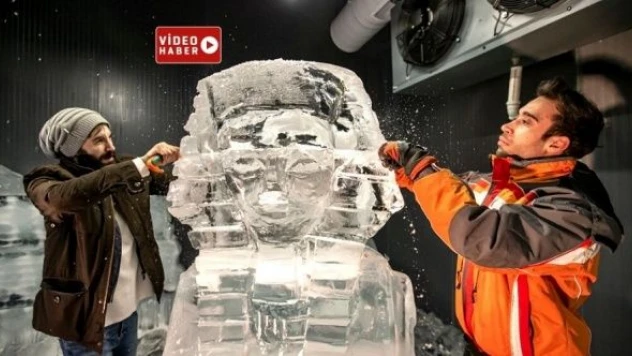 Bu müzedeki her şey eriyor...