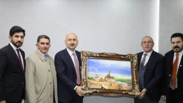 Bakan Karaismailoğlu Ağrı'da partililerle buluştu