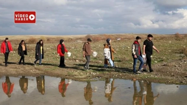 Üniversite öğrencileri harçlıklarını sessiz canlar için harcıyor