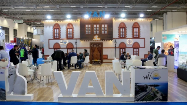 Van'ın tarihi, turistik, kültürel ve gastronomi değerleri İzmir'de düzenlenen fuarda tanıtılıyor