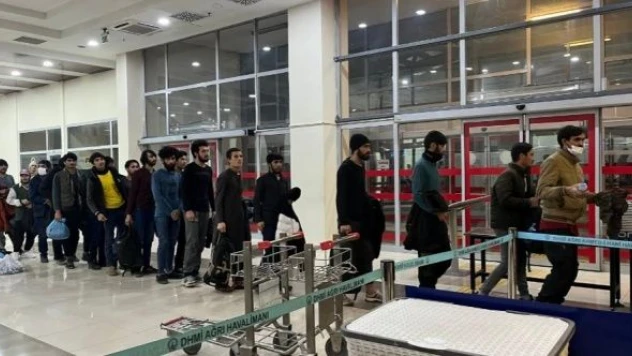 Ağrı'da yakalanan 138 göçmen ülkelerine gönderildi