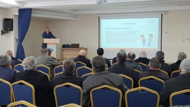 Bayburtlu muhtarlar 'Aile Okulu' projesinde