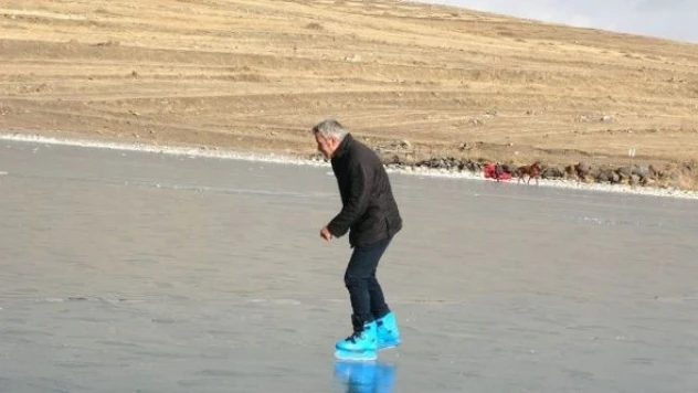 Çıldır buz pateni meraklılarının adresi oldu